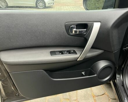 Черный Ниссан Кашкай, объемом двигателя 1.6 л и пробегом 230 тыс. км за 11000 $, фото 10 на Automoto.ua