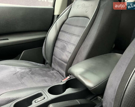 Черный Ниссан Кашкай, объемом двигателя 1.6 л и пробегом 230 тыс. км за 11000 $, фото 16 на Automoto.ua