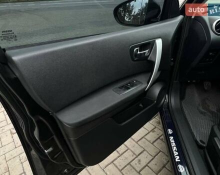 Черный Ниссан Кашкай, объемом двигателя 1.6 л и пробегом 196 тыс. км за 10500 $, фото 3 на Automoto.ua