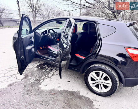 Черный Ниссан Кашкай, объемом двигателя 1.6 л и пробегом 300 тыс. км за 10300 $, фото 7 на Automoto.ua