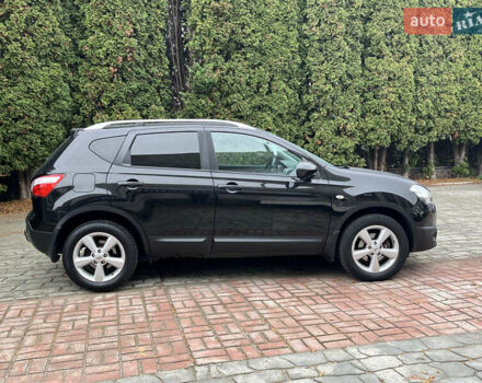 Черный Ниссан Кашкай, объемом двигателя 1.6 л и пробегом 230 тыс. км за 11000 $, фото 2 на Automoto.ua