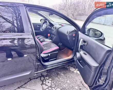 Черный Ниссан Кашкай, объемом двигателя 1.6 л и пробегом 300 тыс. км за 10300 $, фото 11 на Automoto.ua