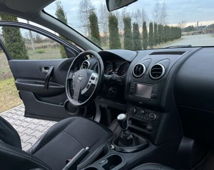 Черный Ниссан Кашкай, объемом двигателя 1.6 л и пробегом 210 тыс. км за 11500 $, фото 3 на Automoto.ua