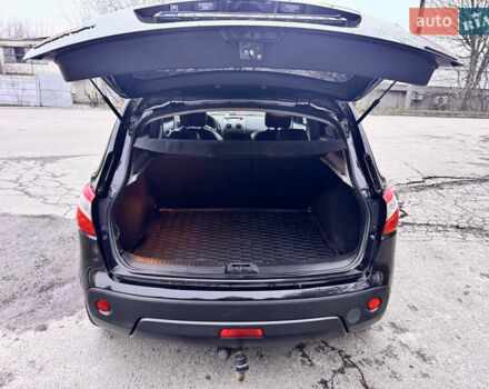 Черный Ниссан Кашкай, объемом двигателя 1.6 л и пробегом 300 тыс. км за 10300 $, фото 15 на Automoto.ua