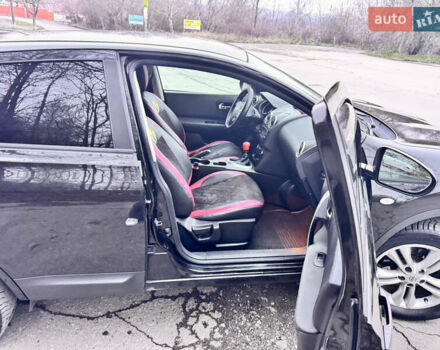 Черный Ниссан Кашкай, объемом двигателя 1.6 л и пробегом 300 тыс. км за 10300 $, фото 10 на Automoto.ua