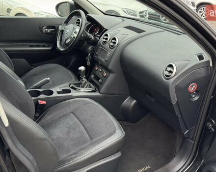 Черный Ниссан Кашкай, объемом двигателя 1.6 л и пробегом 263 тыс. км за 11700 $, фото 26 на Automoto.ua