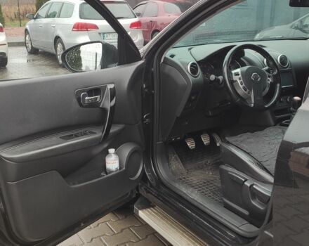 Чорний Ніссан Кашкай, об'ємом двигуна 1.6 л та пробігом 235 тис. км за 10500 $, фото 5 на Automoto.ua