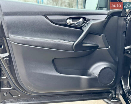 Черный Ниссан Кашкай, объемом двигателя 1.6 л и пробегом 204 тыс. км за 14800 $, фото 26 на Automoto.ua