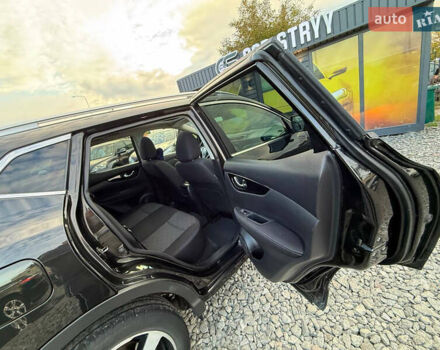 Черный Ниссан Кашкай, объемом двигателя 1.6 л и пробегом 289 тыс. км за 14300 $, фото 46 на Automoto.ua