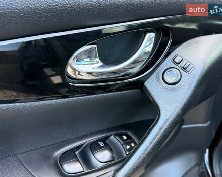 Черный Ниссан Кашкай, объемом двигателя 1.6 л и пробегом 289 тыс. км за 14300 $, фото 54 на Automoto.ua