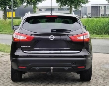 Черный Ниссан Кашкай, объемом двигателя 1.2 л и пробегом 77 тыс. км за 5000 $, фото 5 на Automoto.ua