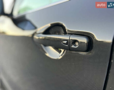 Черный Ниссан Кашкай, объемом двигателя 1.6 л и пробегом 217 тыс. км за 14950 $, фото 70 на Automoto.ua