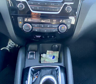 Черный Ниссан Кашкай, объемом двигателя 1.6 л и пробегом 95 тыс. км за 18500 $, фото 12 на Automoto.ua