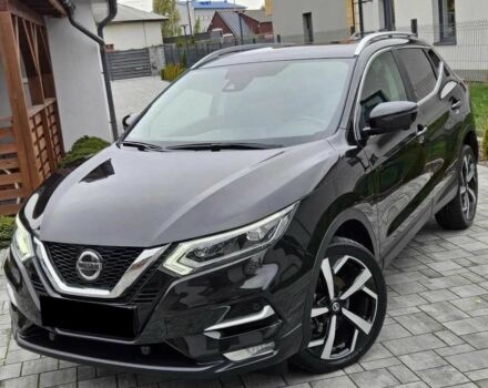 Черный Ниссан Кашкай, объемом двигателя 1.3 л и пробегом 67 тыс. км за 12000 $, фото 1 на Automoto.ua