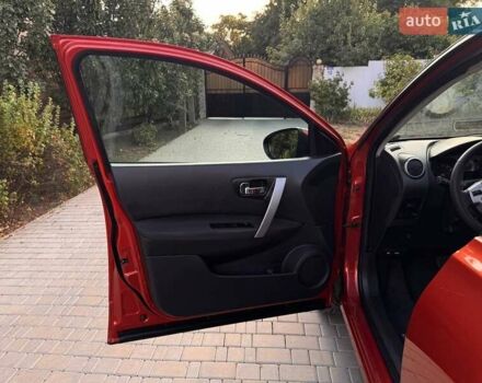 Красный Ниссан Кашкай, объемом двигателя 2 л и пробегом 210 тыс. км за 7700 $, фото 9 на Automoto.ua