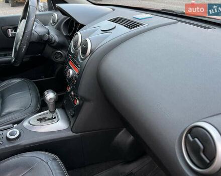 Ніссан Кашкай 2008 у Києві на Automoto.ua Червоний Ніссан Кашкай, об'ємом двигуна 2 л та пробігом 226 тис. км за 8000 $, фото 21 на Automoto.ua