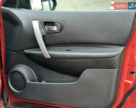 Ніссан Кашкай 2008 у Києві на Automoto.ua Червоний Ніссан Кашкай, об'ємом двигуна 2 л та пробігом 226 тис. км за 8000 $, фото 19 на Automoto.ua