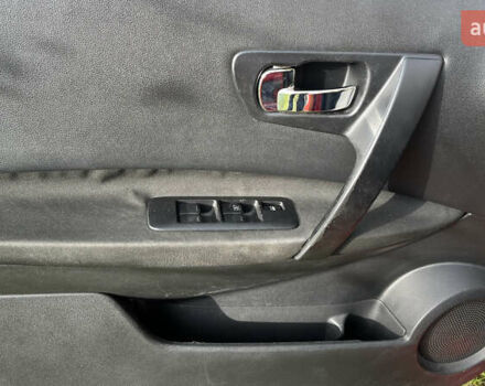 Красный Ниссан Кашкай, объемом двигателя 1.6 л и пробегом 197 тыс. км за 8600 $, фото 23 на Automoto.ua