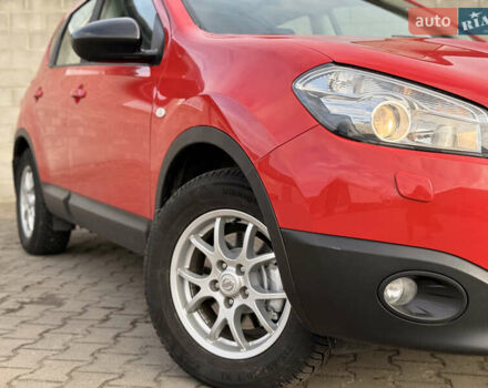 Красный Ниссан Кашкай, объемом двигателя 1.5 л и пробегом 150 тыс. км за 9999 $, фото 3 на Automoto.ua