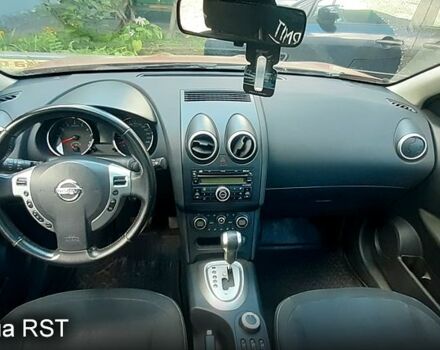 Красный Ниссан Кашкай, объемом двигателя 2 л и пробегом 227 тыс. км за 10000 $, фото 3 на Automoto.ua