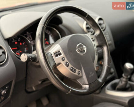 Красный Ниссан Кашкай, объемом двигателя 1.5 л и пробегом 150 тыс. км за 9999 $, фото 27 на Automoto.ua
