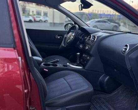 Красный Ниссан Кашкай, объемом двигателя 1.5 л и пробегом 241 тыс. км за 9600 $, фото 5 на Automoto.ua