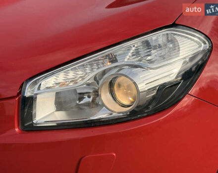 Красный Ниссан Кашкай, объемом двигателя 1.5 л и пробегом 150 тыс. км за 9999 $, фото 6 на Automoto.ua