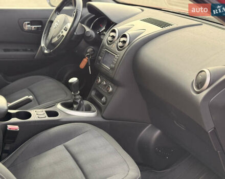 Красный Ниссан Кашкай, объемом двигателя 1.5 л и пробегом 150 тыс. км за 9999 $, фото 15 на Automoto.ua