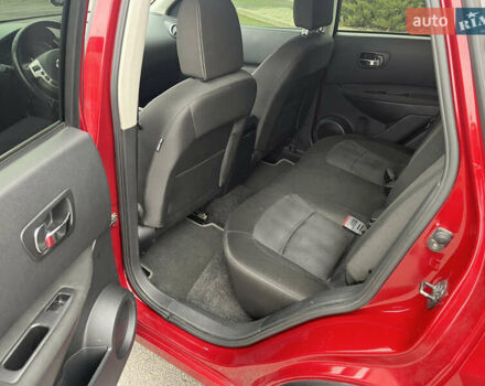 Красный Ниссан Кашкай, объемом двигателя 2 л и пробегом 61 тыс. км за 11400 $, фото 17 на Automoto.ua