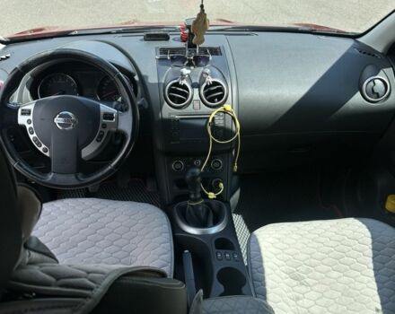 Красный Ниссан Кашкай, объемом двигателя 2 л и пробегом 300 тыс. км за 10000 $, фото 5 на Automoto.ua