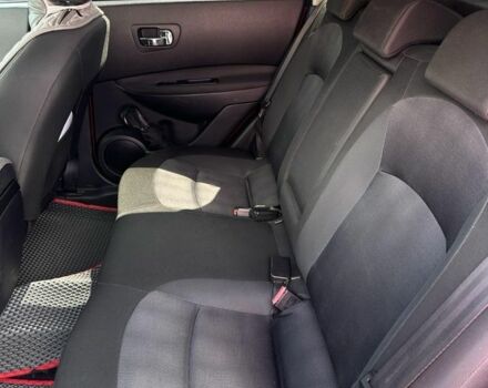 Красный Ниссан Кашкай, объемом двигателя 2 л и пробегом 300 тыс. км за 10000 $, фото 4 на Automoto.ua