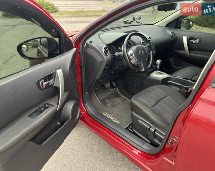 Красный Ниссан Кашкай, объемом двигателя 2 л и пробегом 61 тыс. км за 11400 $, фото 14 на Automoto.ua