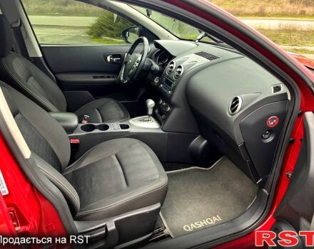 Красный Ниссан Кашкай, объемом двигателя 2 л и пробегом 61 тыс. км за 11400 $, фото 10 на Automoto.ua