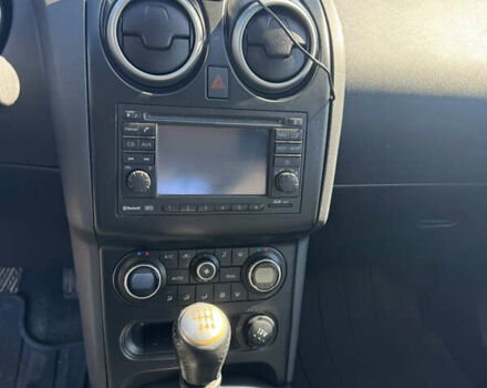 Красный Ниссан Кашкай, объемом двигателя 2 л и пробегом 202 тыс. км за 11300 $, фото 12 на Automoto.ua