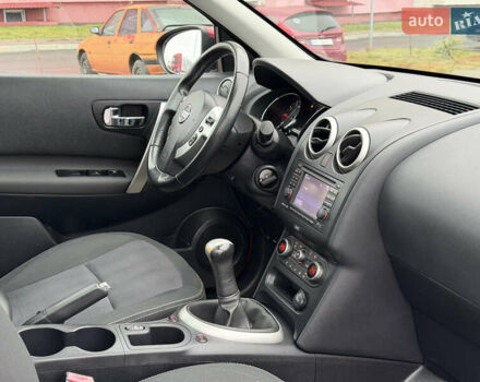 Красный Ниссан Кашкай, объемом двигателя 1.6 л и пробегом 86 тыс. км за 12999 $, фото 57 на Automoto.ua