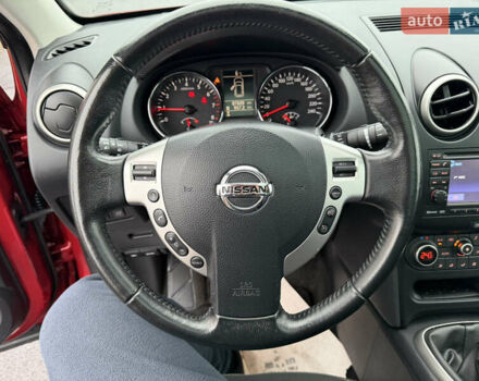 Красный Ниссан Кашкай, объемом двигателя 1.6 л и пробегом 86 тыс. км за 12999 $, фото 30 на Automoto.ua