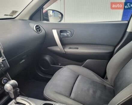 Красный Ниссан Кашкай, объемом двигателя 2 л и пробегом 90 тыс. км за 11500 $, фото 11 на Automoto.ua