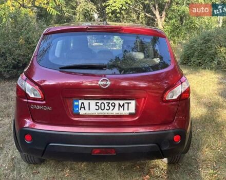 Красный Ниссан Кашкай, объемом двигателя 1.6 л и пробегом 81 тыс. км за 13800 $, фото 1 на Automoto.ua