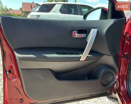 Красный Ниссан Кашкай, объемом двигателя 1.6 л и пробегом 116 тыс. км за 11200 $, фото 7 на Automoto.ua