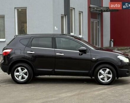 Красный Ниссан Кашкай, объемом двигателя 2 л и пробегом 63 тыс. км за 11800 $, фото 5 на Automoto.ua