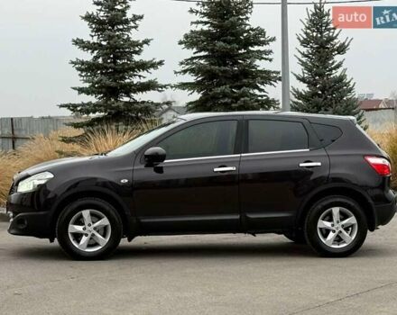 Красный Ниссан Кашкай, объемом двигателя 2 л и пробегом 63 тыс. км за 11800 $, фото 2 на Automoto.ua