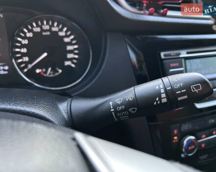 Красный Ниссан Кашкай, объемом двигателя 1.6 л и пробегом 126 тыс. км за 15300 $, фото 17 на Automoto.ua