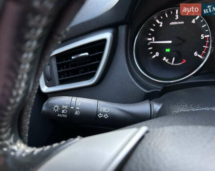 Красный Ниссан Кашкай, объемом двигателя 1.6 л и пробегом 126 тыс. км за 15300 $, фото 15 на Automoto.ua