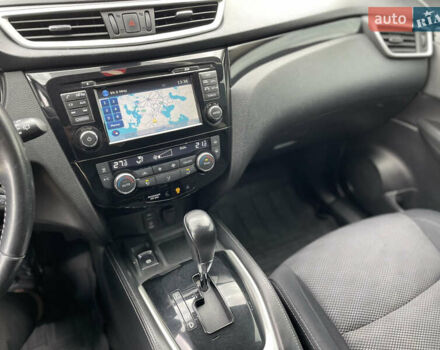 Ниссан Кашкай 2017 в Мукачеве на Automoto.ua Красный Ниссан Кашкай, объемом двигателя 1.6 л и пробегом 133 тыс. км за 14900 $, фото 23 на Automoto.ua