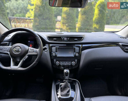 Красный Ниссан Кашкай, объемом двигателя 2 л и пробегом 54 тыс. км за 17800 $, фото 52 на Automoto.ua