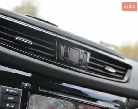 Червоний Ніссан Кашкай, об'ємом двигуна 2 л та пробігом 54 тис. км за 17999 $, фото 48 на Automoto.ua