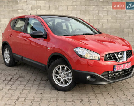 Красный Ниссан Кашкай, объемом двигателя 1.5 л и пробегом 150 тыс. км за 9999 $, фото 1 на Automoto.ua