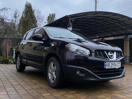 Красный Ниссан Кашкай, объемом двигателя 1.6 л и пробегом 108 тыс. км за 12000 $, фото 1 на Automoto.ua