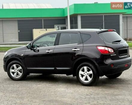 Красный Ниссан Кашкай, объемом двигателя 2 л и пробегом 63 тыс. км за 11800 $, фото 1 на Automoto.ua