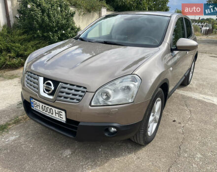 Желтый Ниссан Кашкай, объемом двигателя 2 л и пробегом 232 тыс. км за 10000 $, фото 5 на Automoto.ua